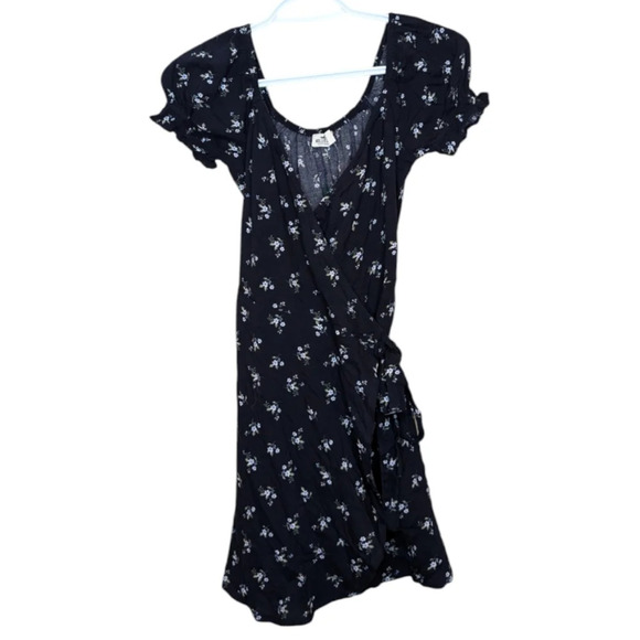 NWT Hollister Co. Navy Floral Print Flowy Cap Sleeve Wrap Mini Dress Women XS - Picture 1 of 8